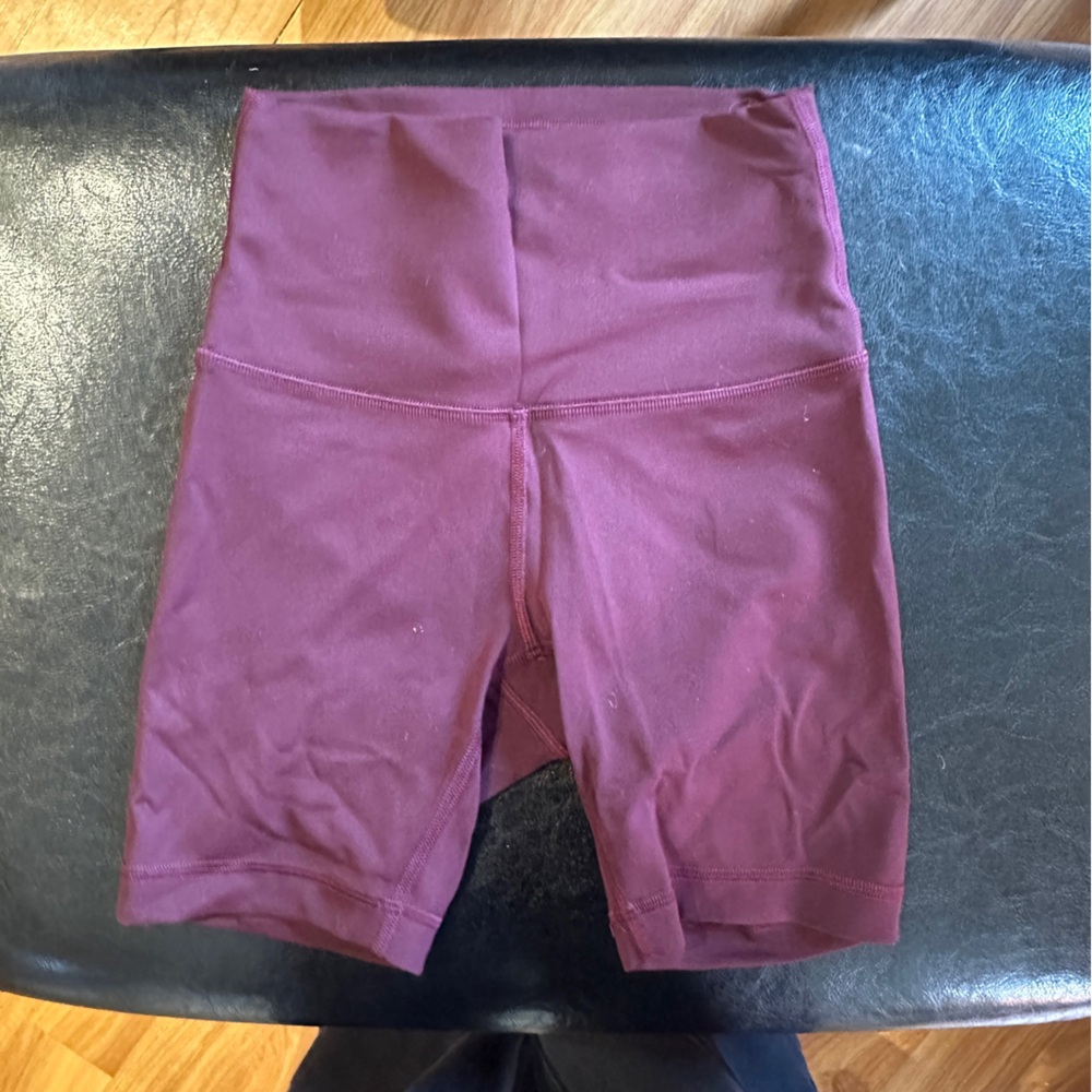 Wunder Train High-Rise Short 6" color Garnet